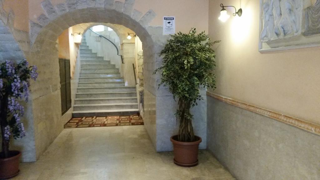 Hotel Gorizia คาตาเนีย ภายนอก รูปภาพ