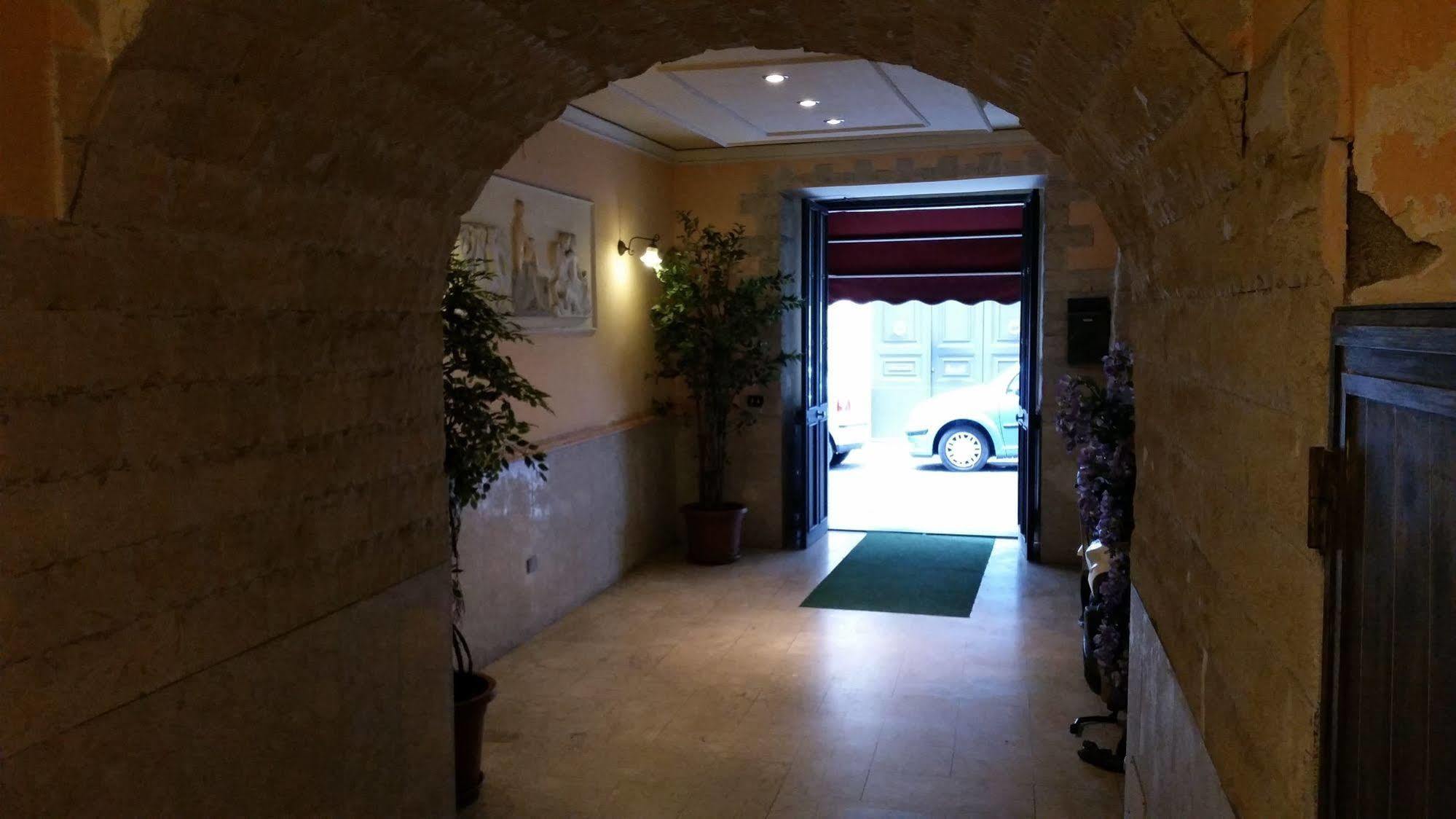 Hotel Gorizia คาตาเนีย ภายนอก รูปภาพ