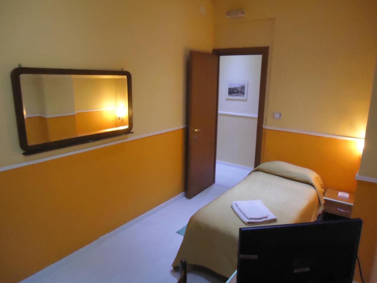 Hotel Gorizia คาตาเนีย ภายนอก รูปภาพ